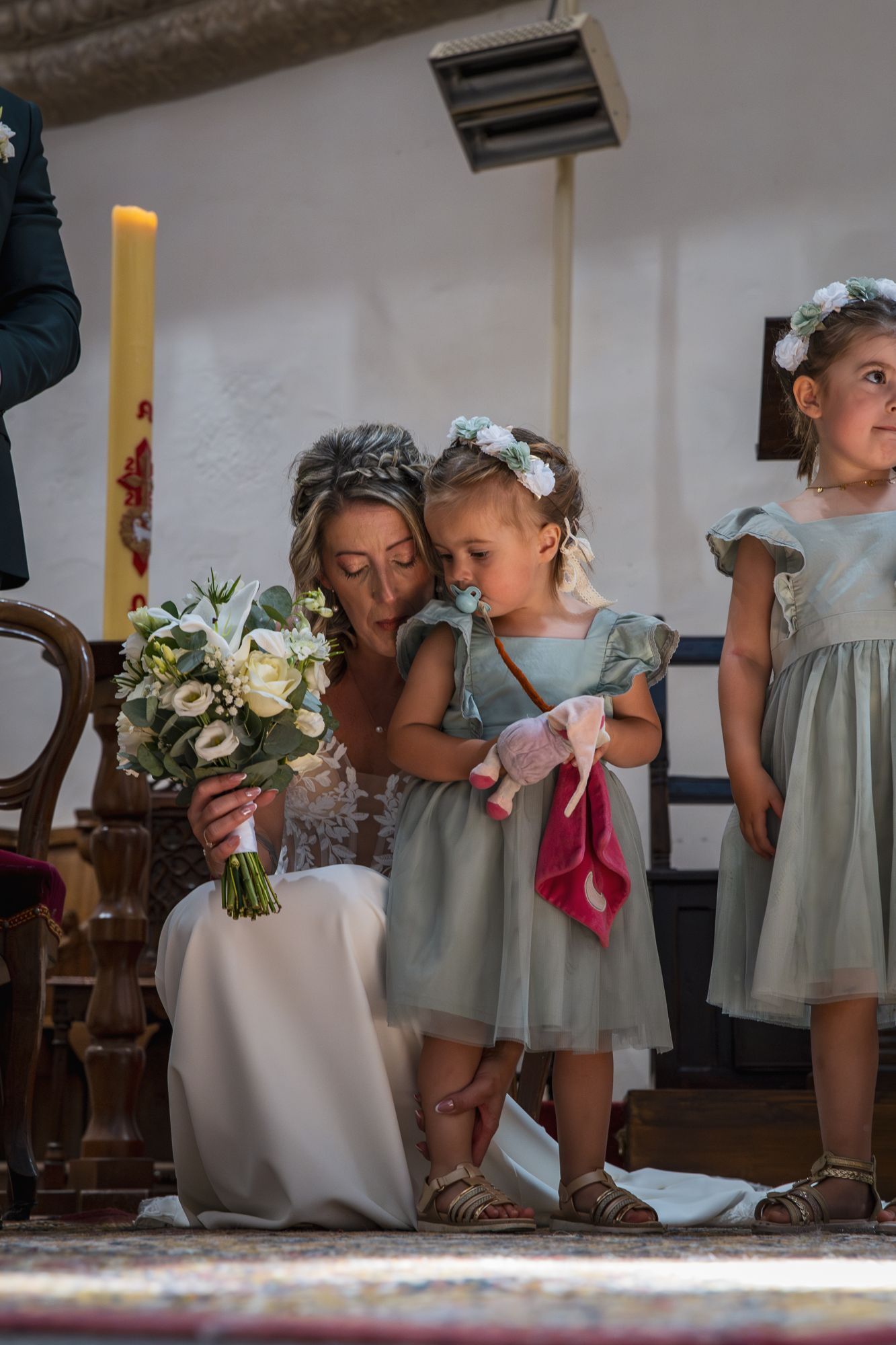 Audrey entourée des petites filles d'honneur
