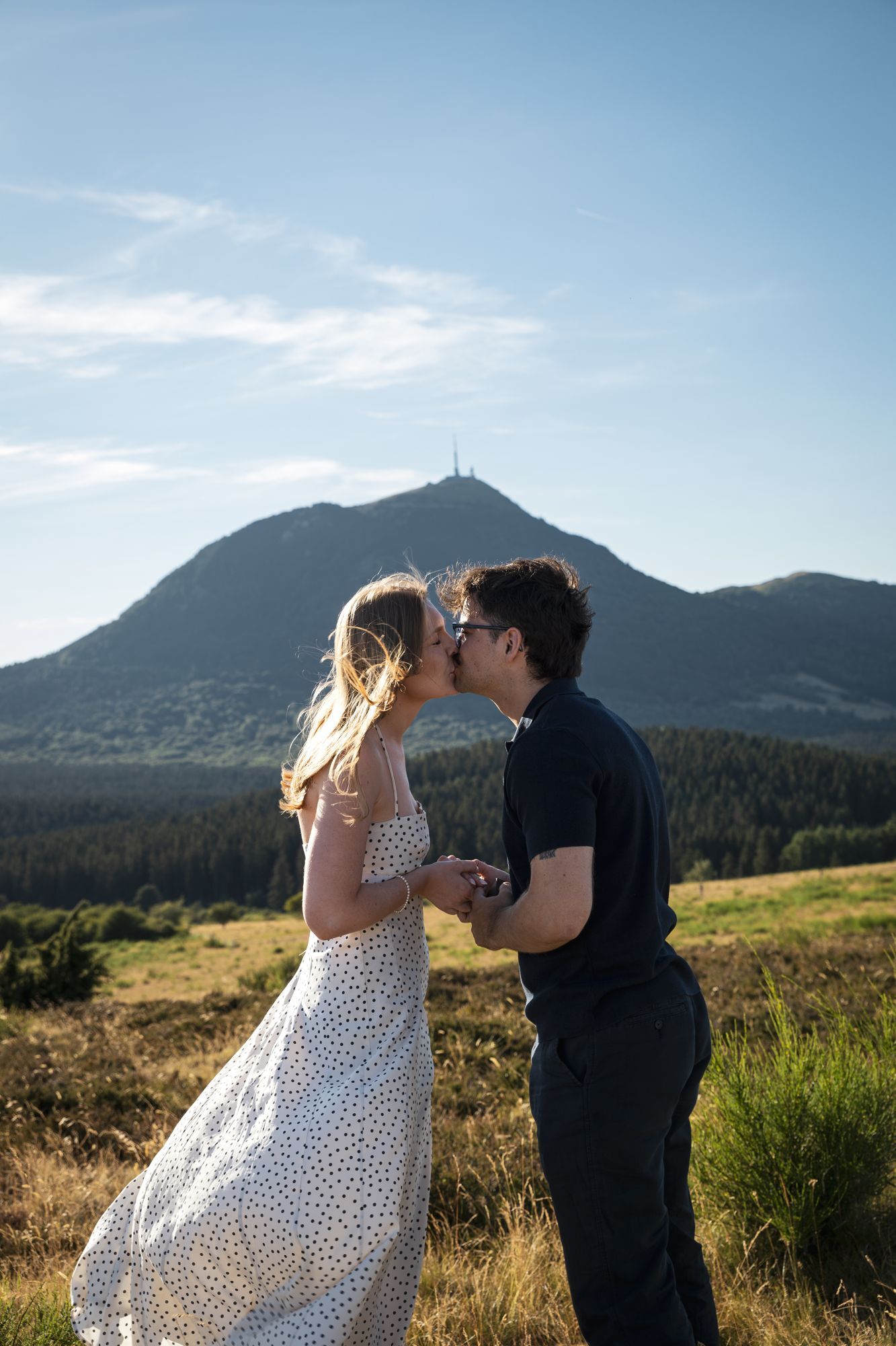 Le baiser après le oui